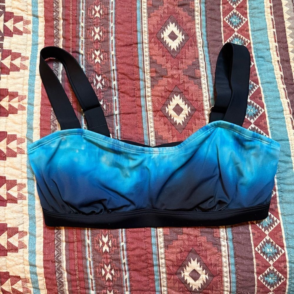 Athleta Swim Top Bikini size 32 D/DD
